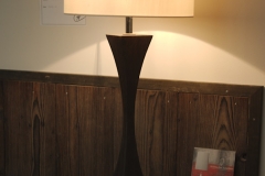 aurinasartifact_tischleuchte_concarve